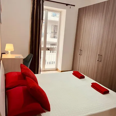 With Shared Bathroom In A Shared Flat Проживание в семье