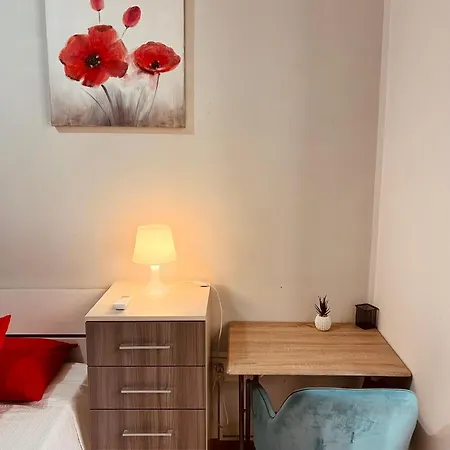 With Shared Bathroom In A Shared Flat Проживание в семье *