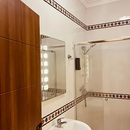 With Shared Bathroom In A Shared Flat Проживание в семье