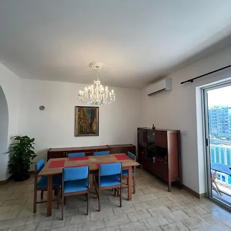 With Shared Bathroom In A Shared Flat Alloggio in famiglia