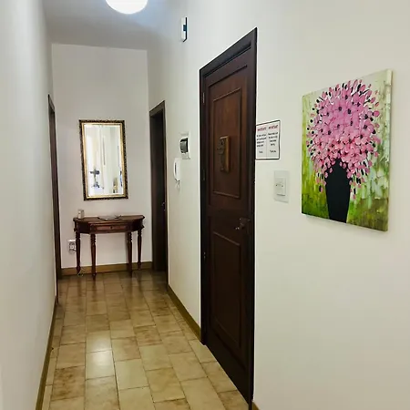 Проживание в семье With Shared Bathroom In A Shared Flat Сент Джулианс