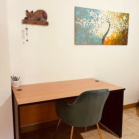 בית אירוח With Shared Bathroom In A Shared Flat *