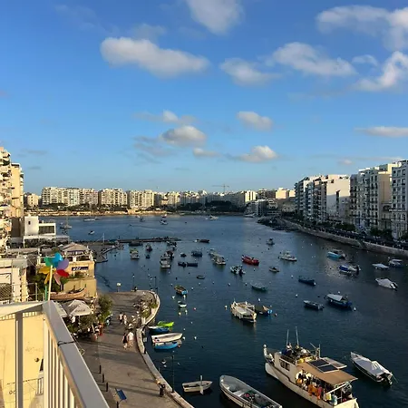 With Shared Bathroom In A Shared Flat *