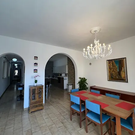 With Shared Bathroom In A Shared Flat *