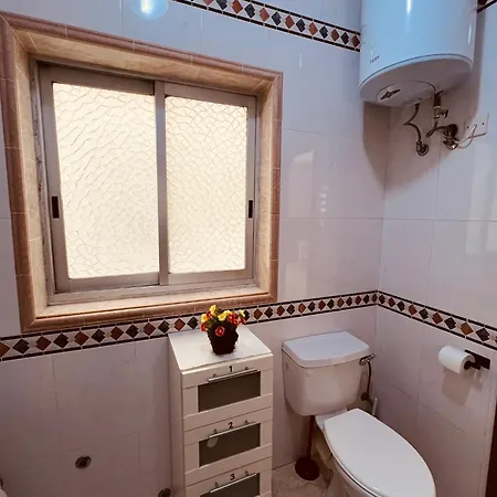 With Shared Bathroom In A Shared Flat בית אירוח Saint Julian's