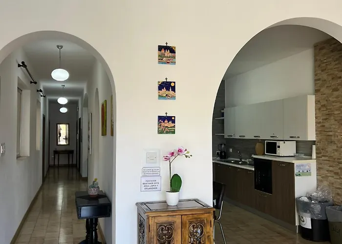 With Shared Bathroom In A Shared Flat 民宿 *