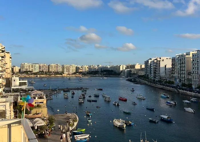 With Shared Bathroom In A Shared Flat *