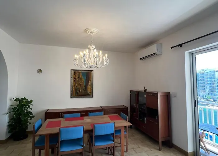 With Shared Bathroom In A Shared Flat 民宿