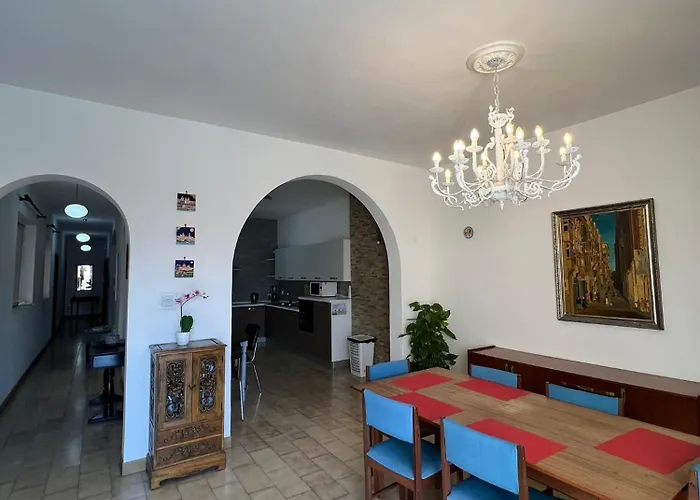 With Shared Bathroom In A Shared Flat *